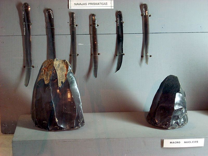Raw obsidian and obsidian blades, examples of Maya commodities, by Simon Burchell (Own work) CC-BY-SA-3.0, via Wikimedia Commons